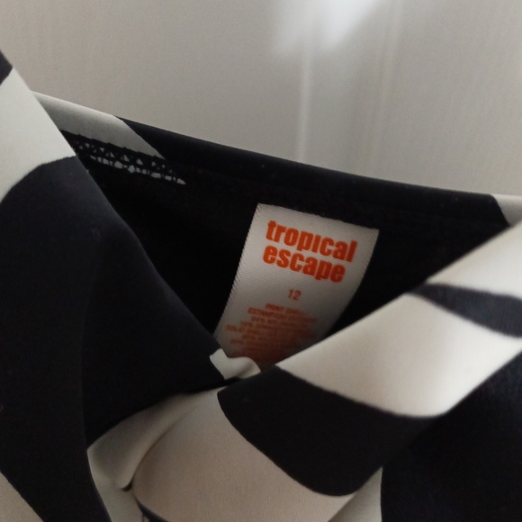 Women's Tropical Escape Black/White/Red Swimsuit Dress Size 12 - Picture 4 of 7